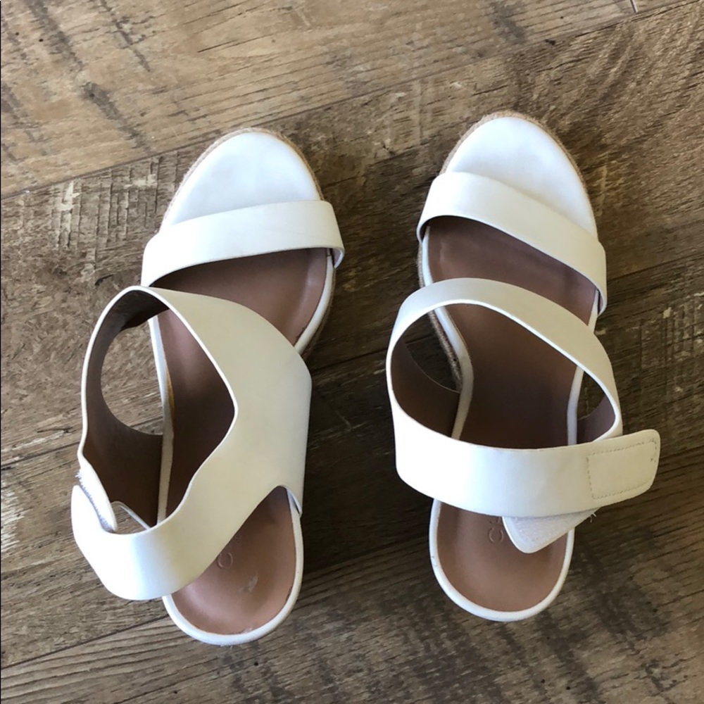 Charles David white wedge heels